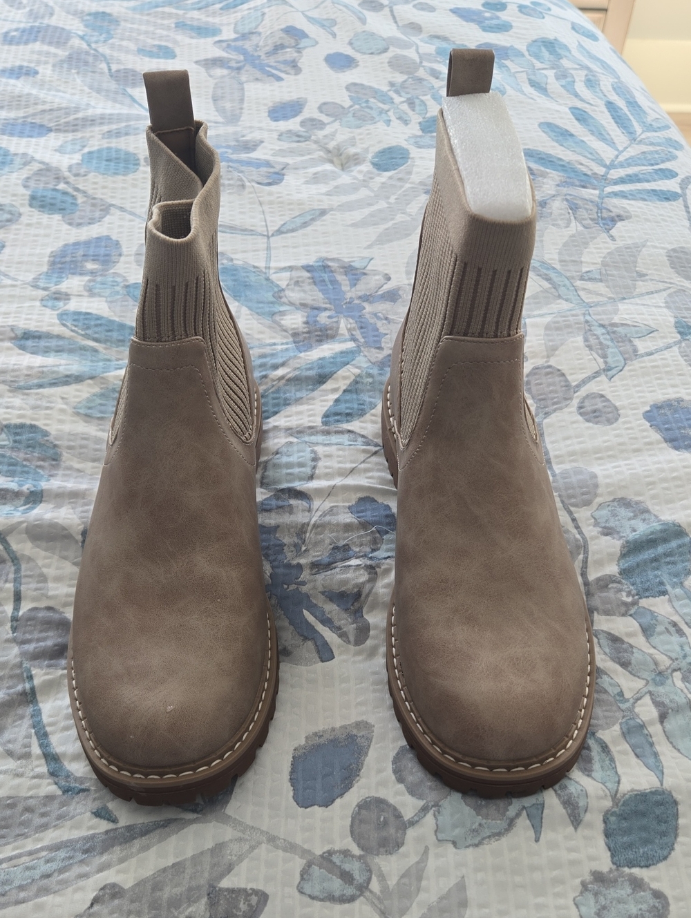 Corkys Womens Cabin Fever Boots in Taupe